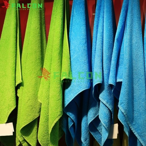 Giải pháp thông thoáng với khăn màu, êm ái